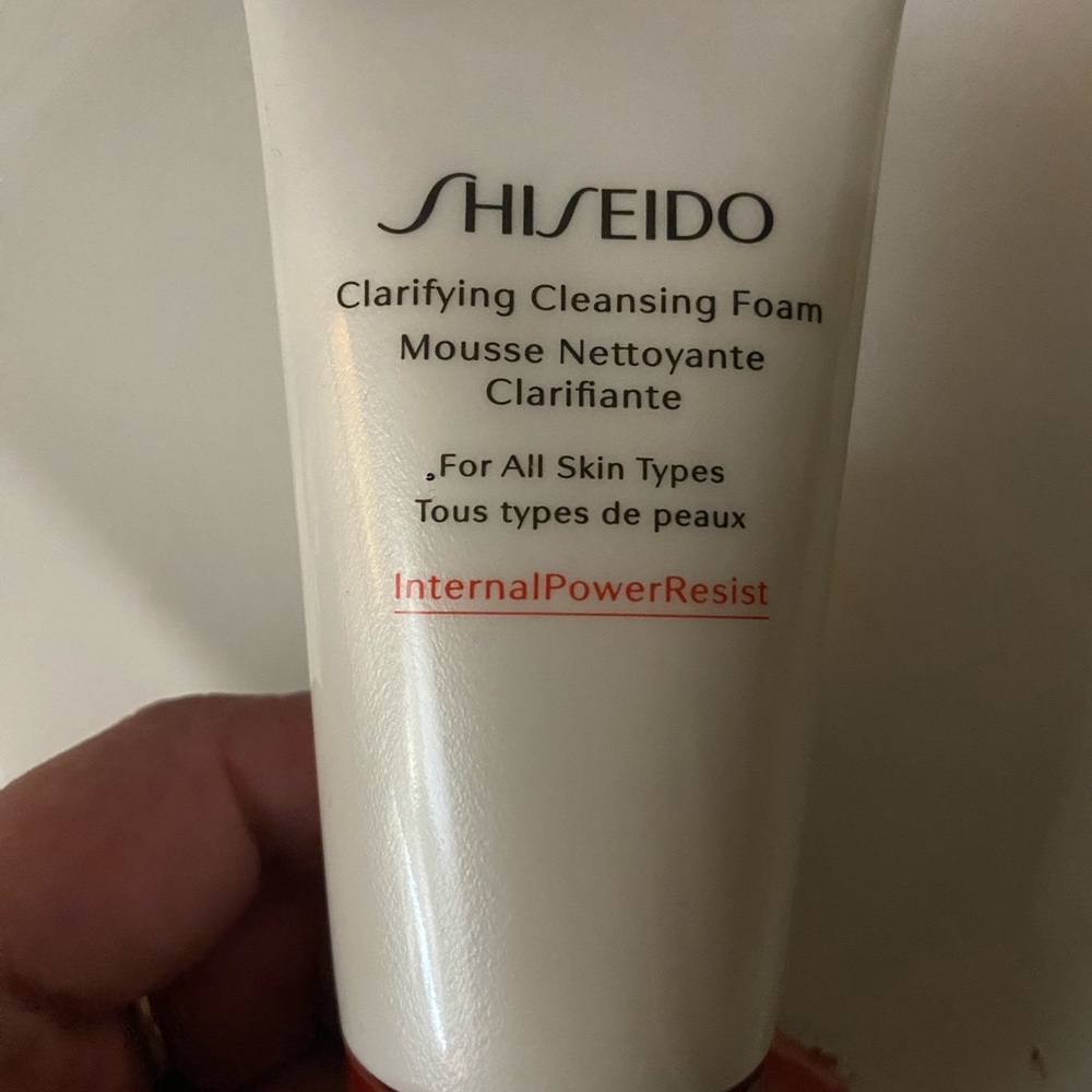 Shiseido Clarifying Cleansing Foam - White